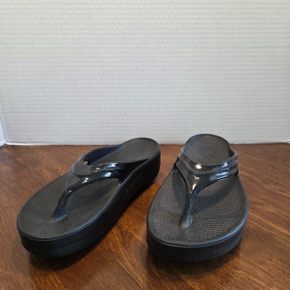OOfos Black Platform Sandals size 7